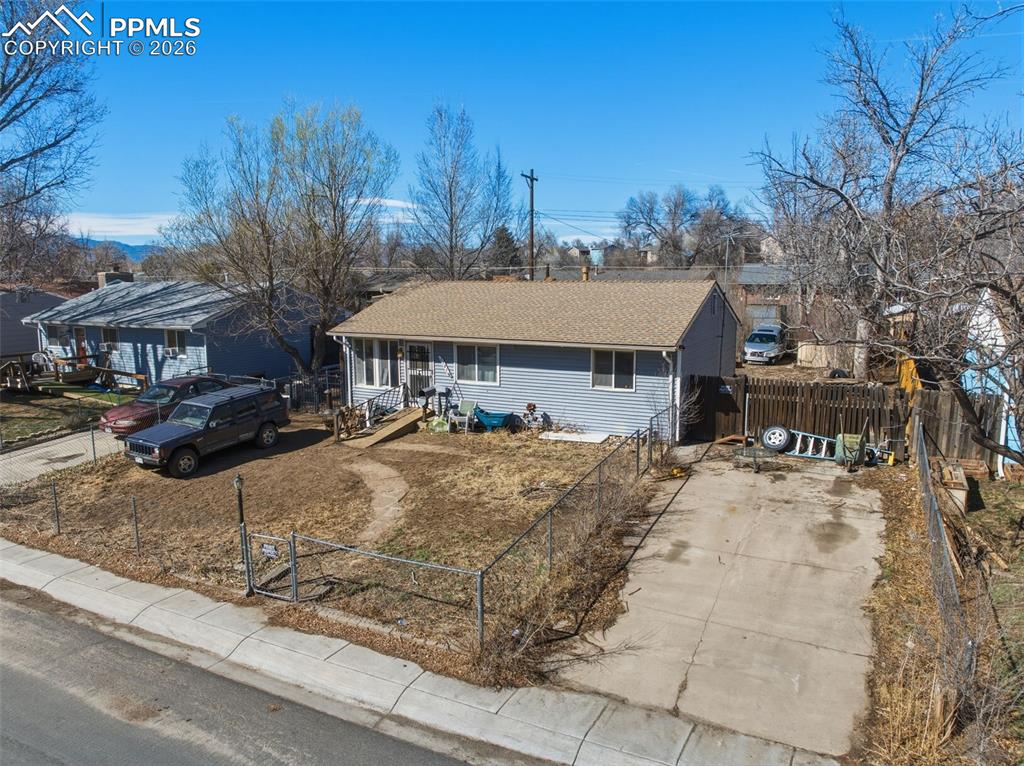 2301 Frontier Drive photo 3