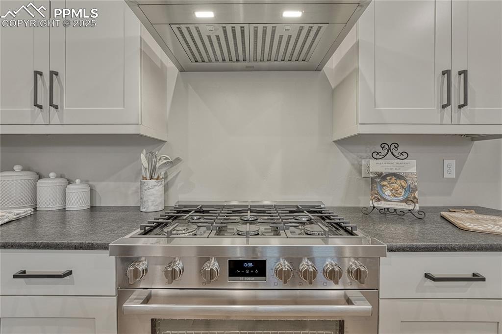 Kitchen- 36" inch 6 Burner Range/Oven with Vent