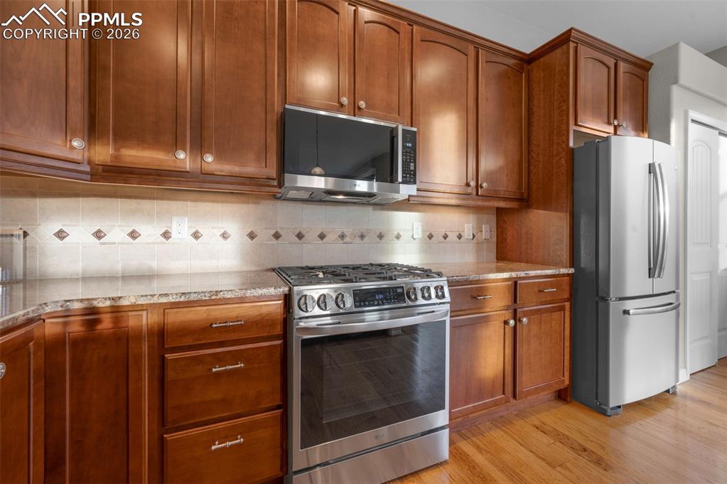 Granite, hickory floors, stainless steel