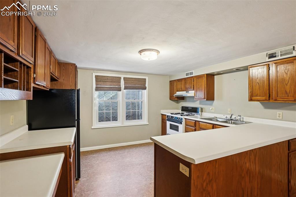 Full kitchen on the lower level