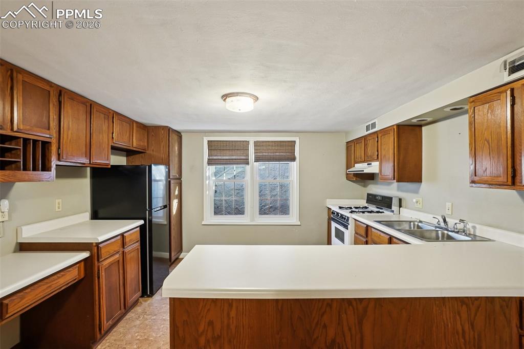 Full kitchen on the lower level