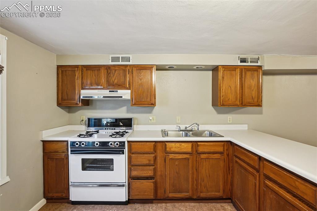 Full kitchen on the lower level