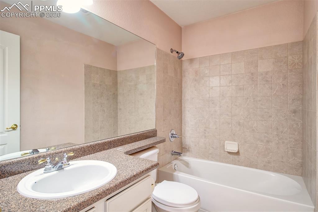 Full bathroom between primary bedroom and bedroom 2