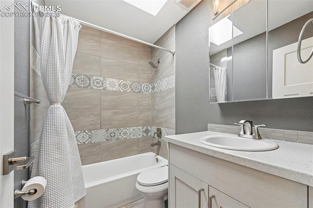 Full Bathroom on Upper Level