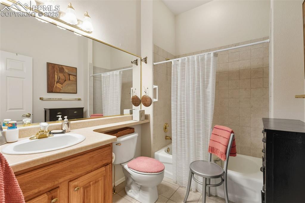 Main level full bath