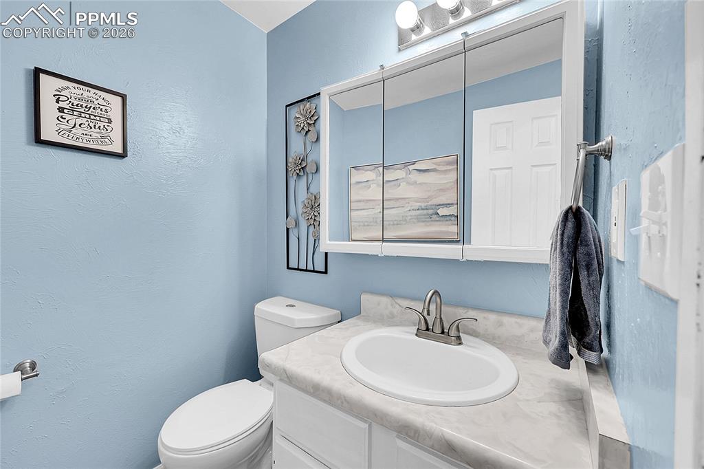 Main level 1/2 bath. 