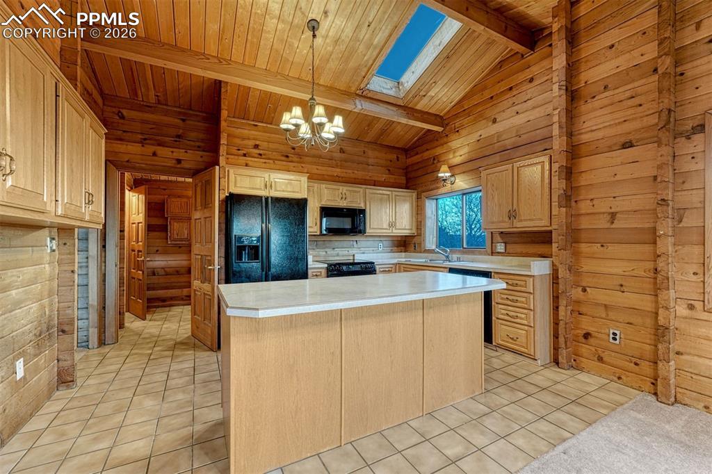 Spacious and large walk in pantry behind