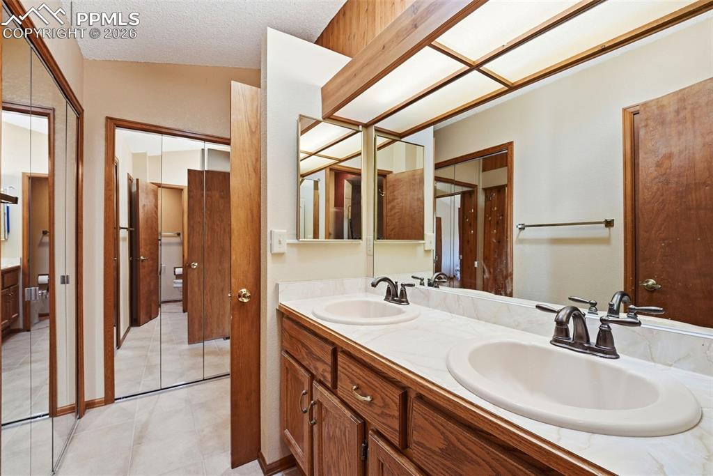 Dual vanities and dual closets