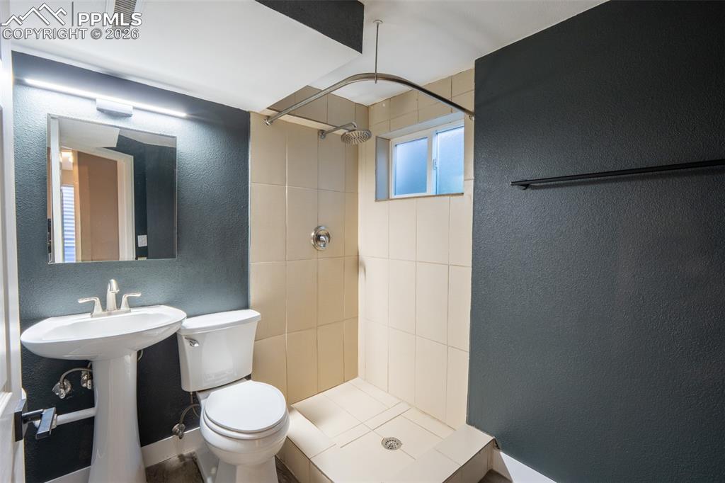 Bathroom 2 (3/4) - basement