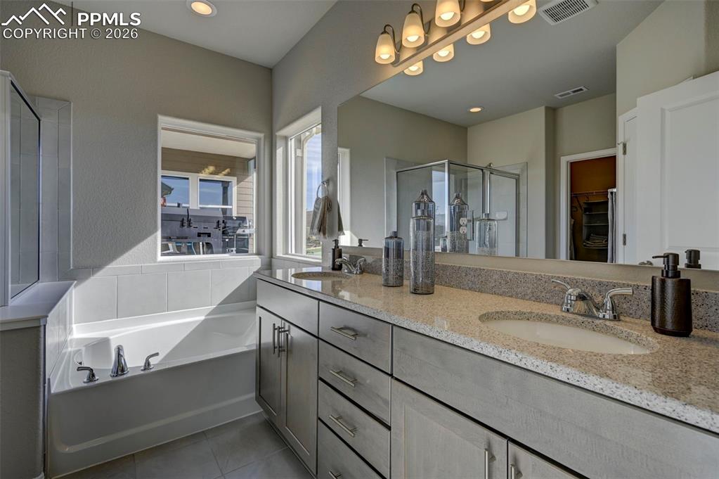 ***Pictures are from a previously stagged model