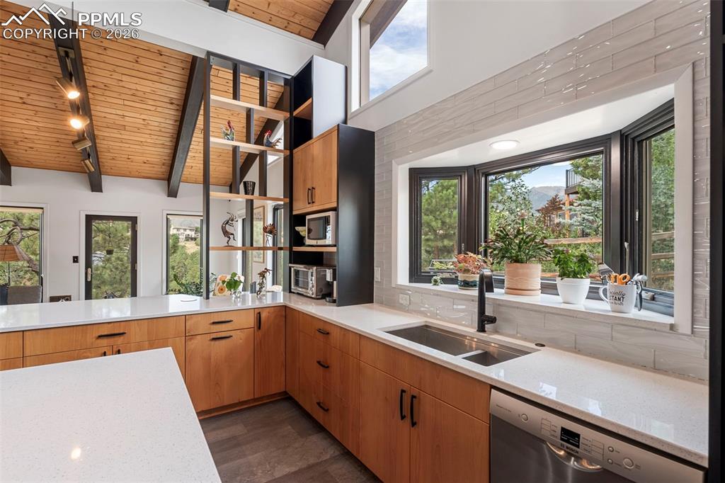 1595 Oak Hills Drive