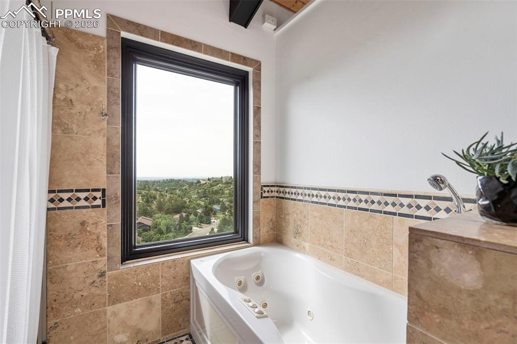 1595 Oak Hills Drive