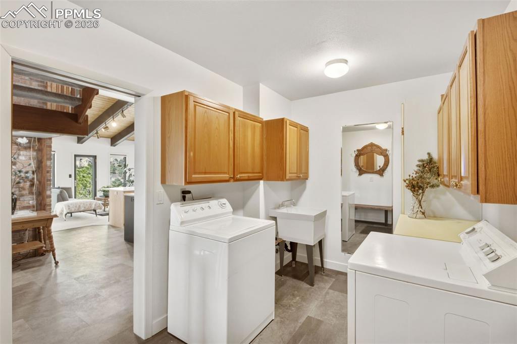 1595 Oak Hills Drive