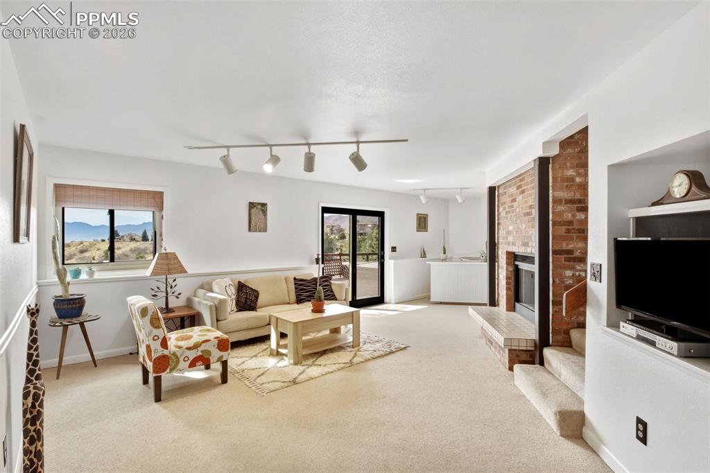 1595 Oak Hills Drive