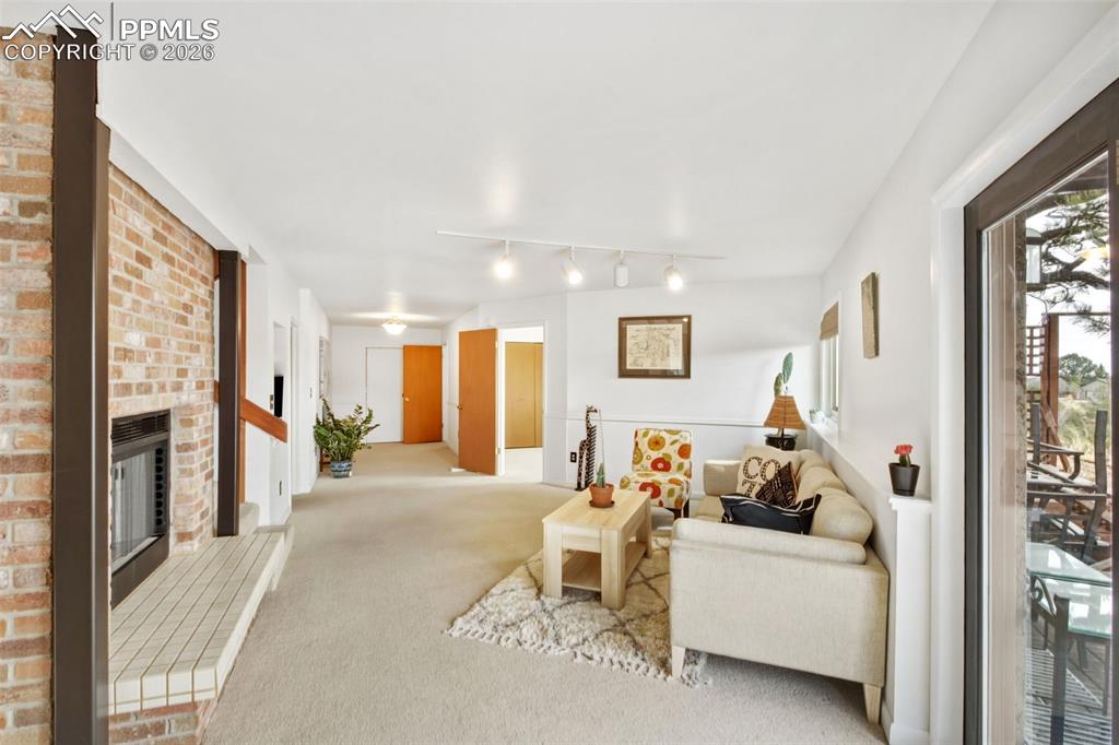 1595 Oak Hills Drive