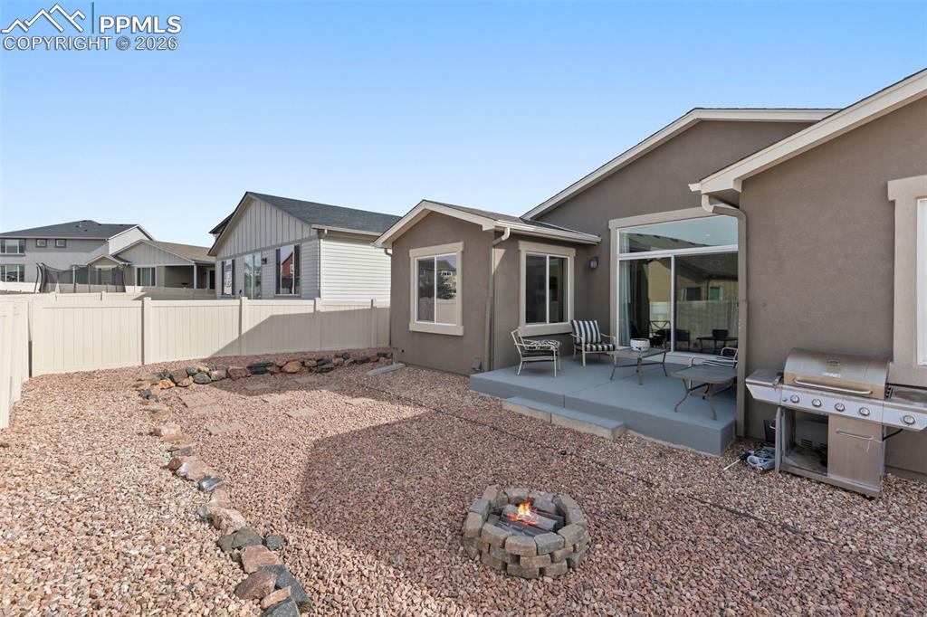 Additional finished basement bedroom or flex space with neutral finishes and natural light