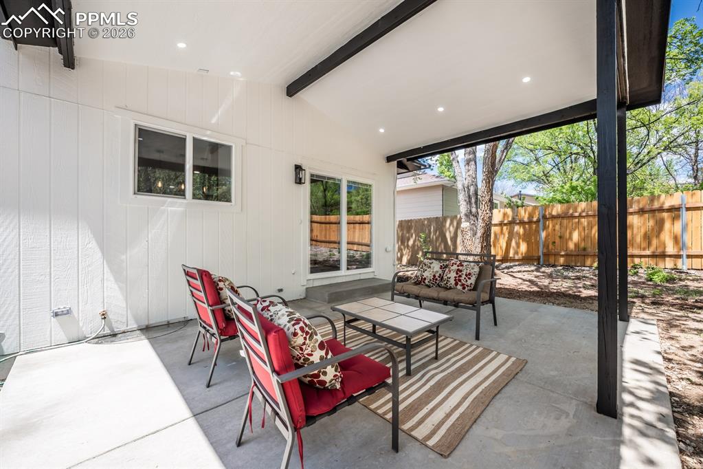 View of patio / terrace featuring outdoor lounge area