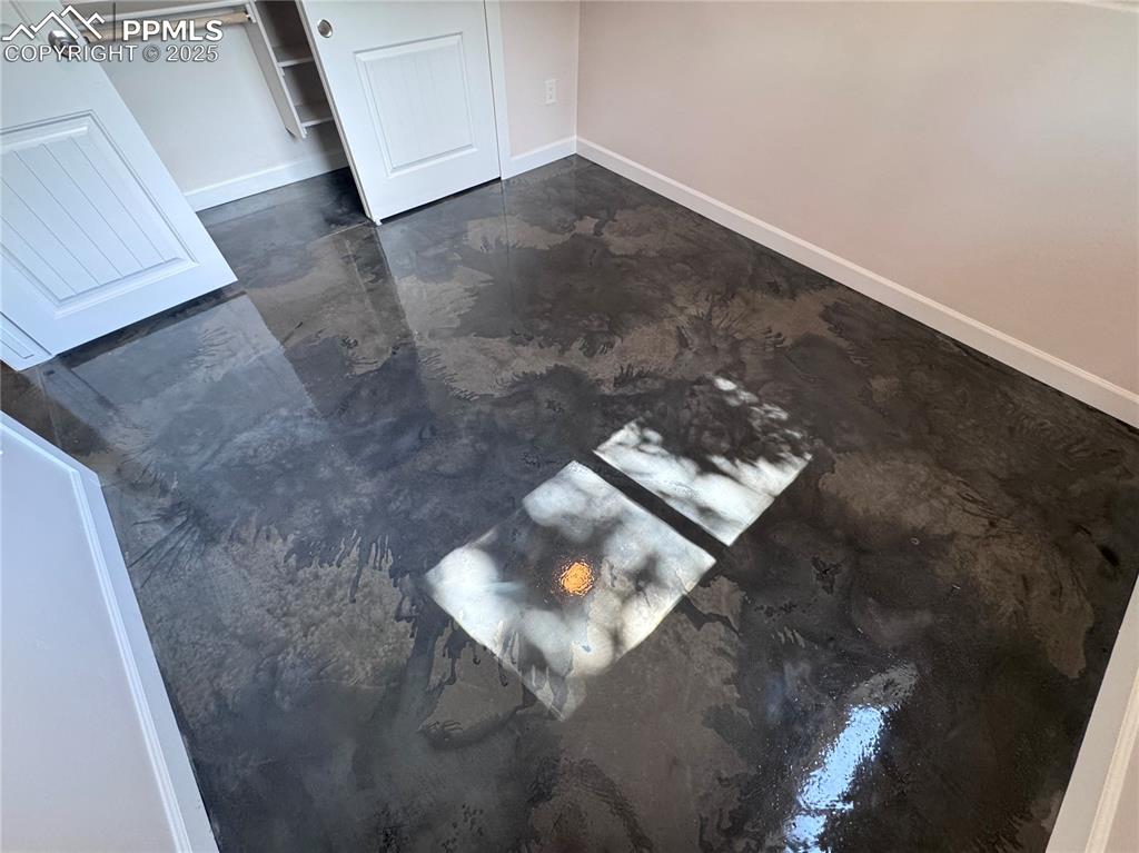 Detailed view of baseboards