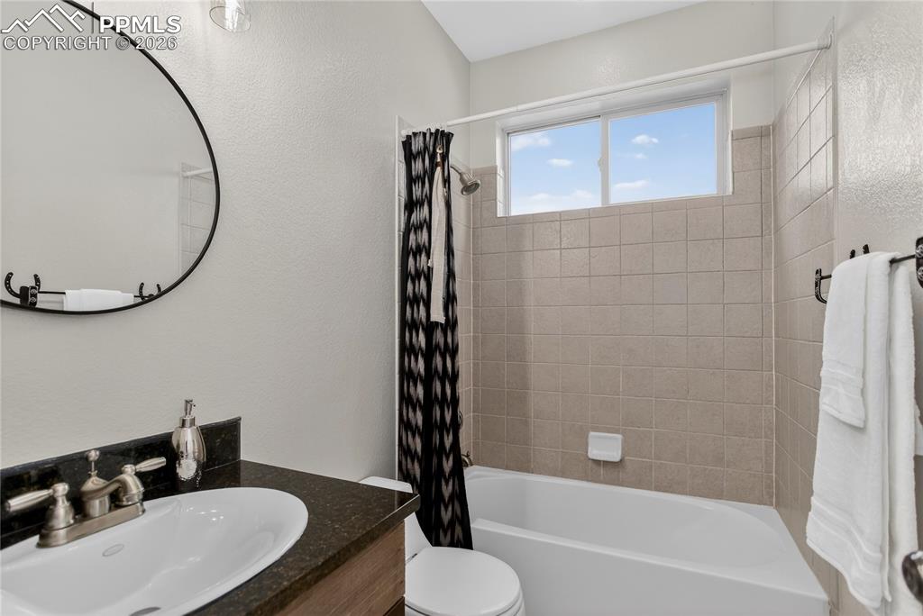 Full guest bath - main level