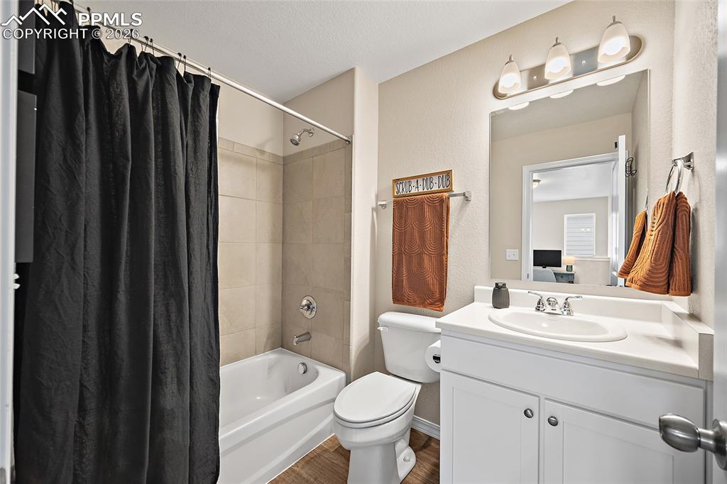 Upper level full bath