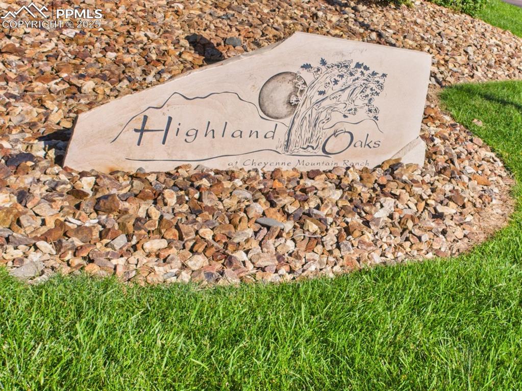 Community Entry Sign – Stone monument sign welcomes residents to Highland Oaks at Cheyenne Mountain Ranch.