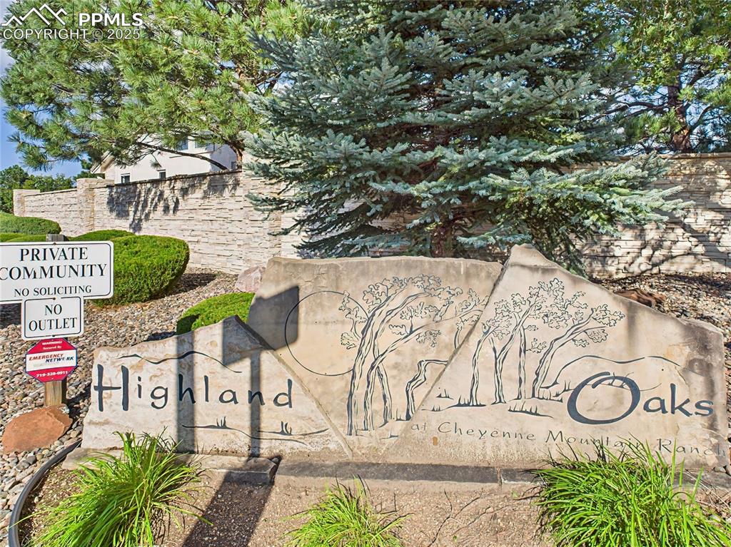 Community Entry Sign – Entrance with additional signage highlights the private, well-maintained feel of the neighborhood.