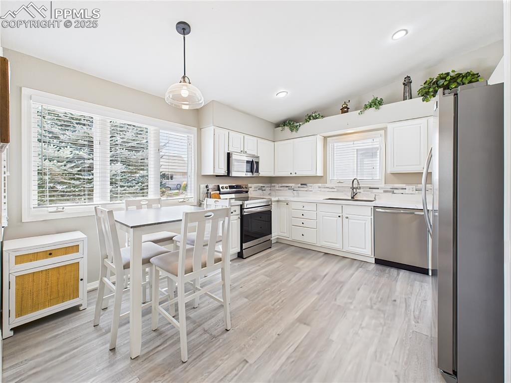 Kitchen – Fully updated kitchen with sleek countertops, subway tile backsplash.