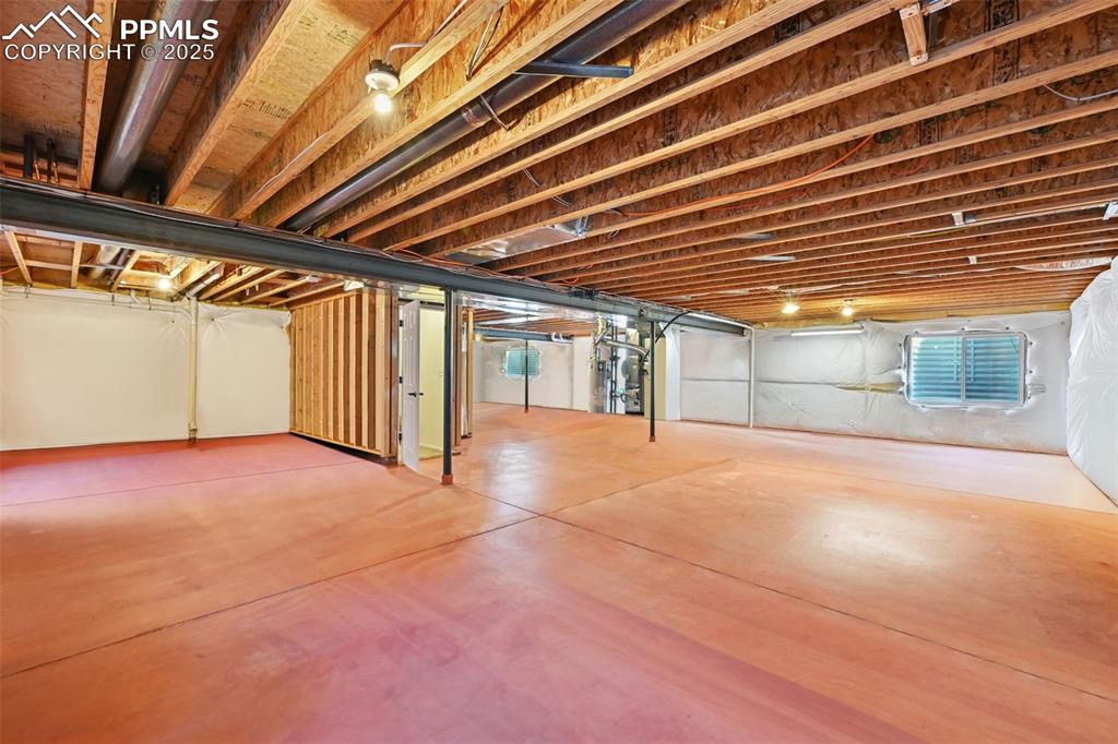 Spacious unfinished basement