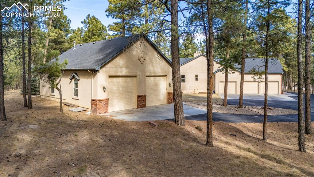 Oversized detached 40x60 structure.