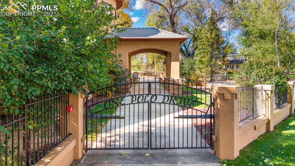 1 Polo Drive photo 2