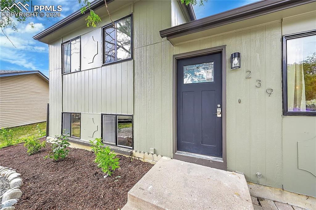 239 Tanna Court photo 2