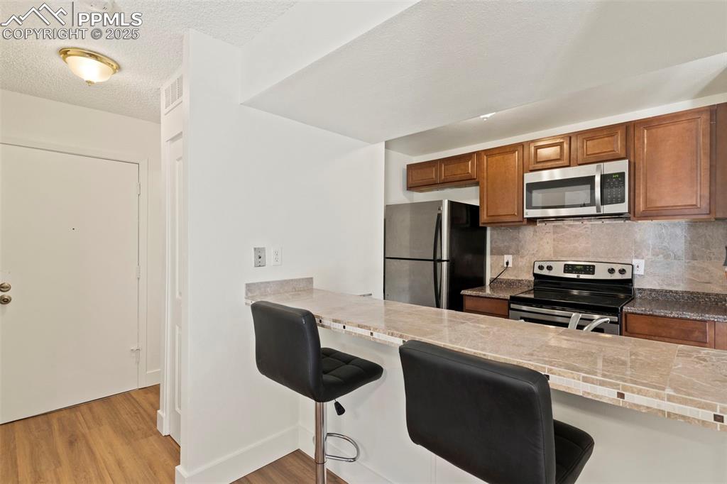 Breakfast bar perfect for a quick meal or working from home