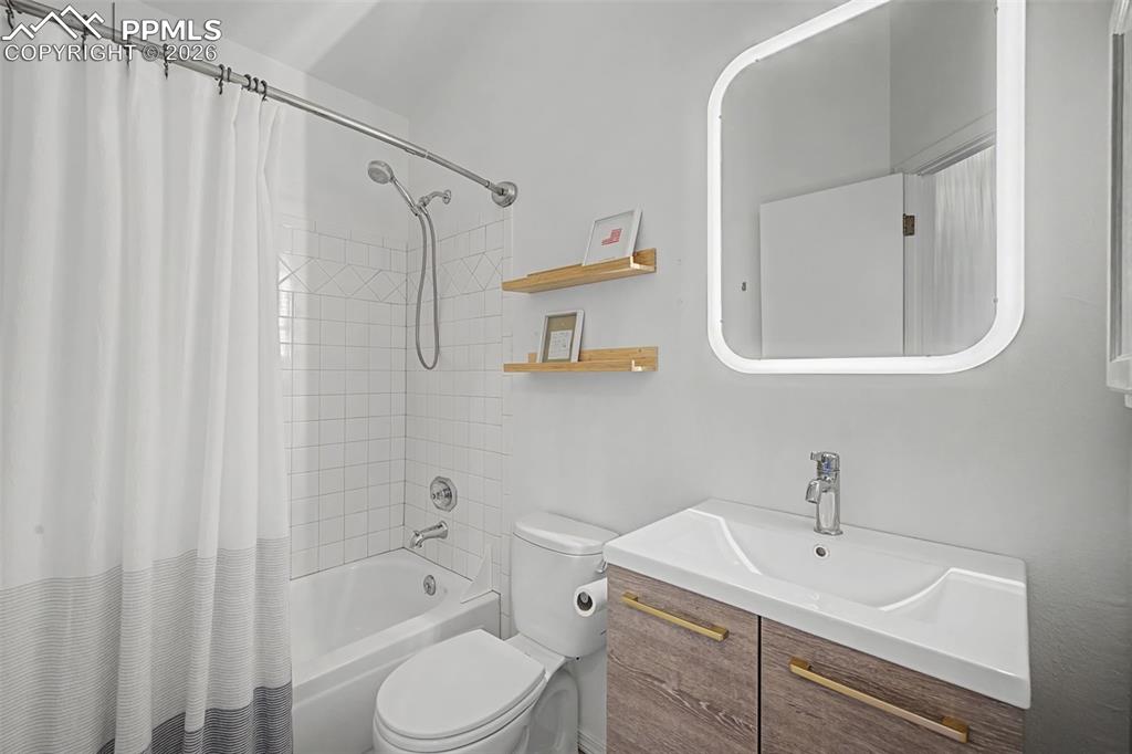 Secondary full bath on upper level