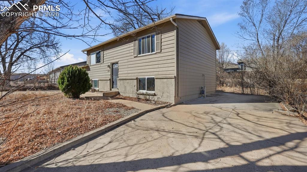 1310 Burnham Street photo 2