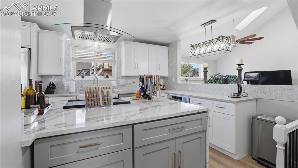 Beautiful quartz countertops.