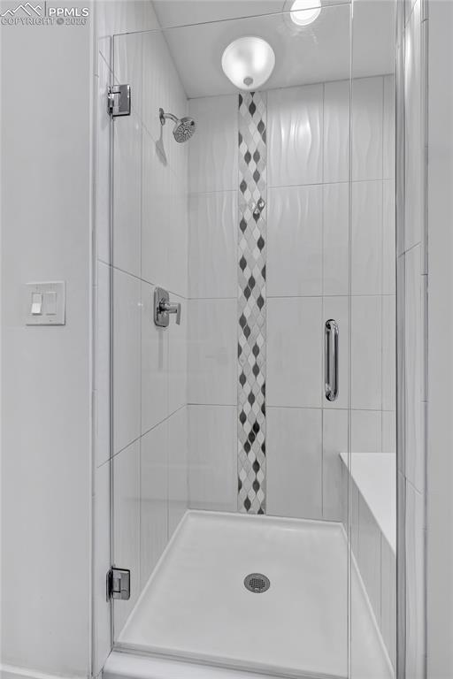 Master shower with seat