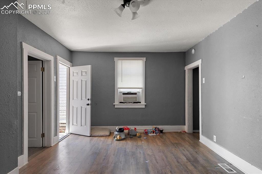 205 Cottonwood Street photo 3