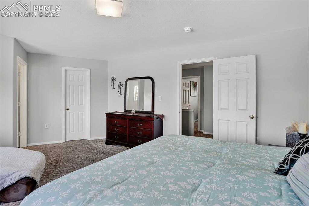 he upper level features two spacious bedrooms, a laundry area, and a generous primary suite with an en-suite bath and walk-in closet. 