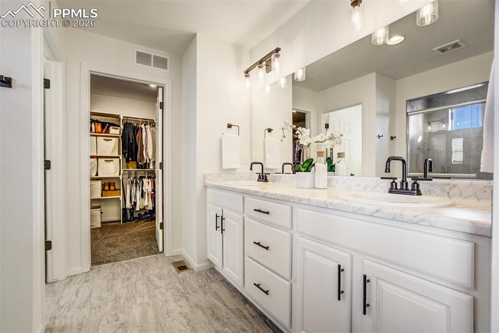 Attached full bathroom 