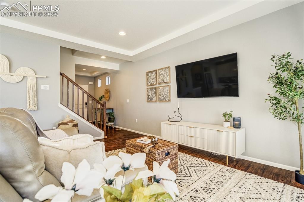 Upgrades features like tall, inset ceilings & recessed lighting. 