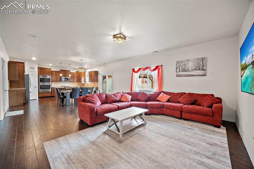 Open Floor plan that flows, wonderful to entertain.  