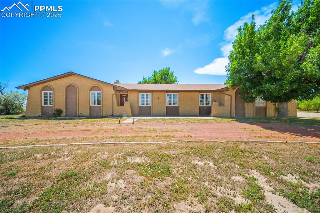 650 E Woodleaf Drive