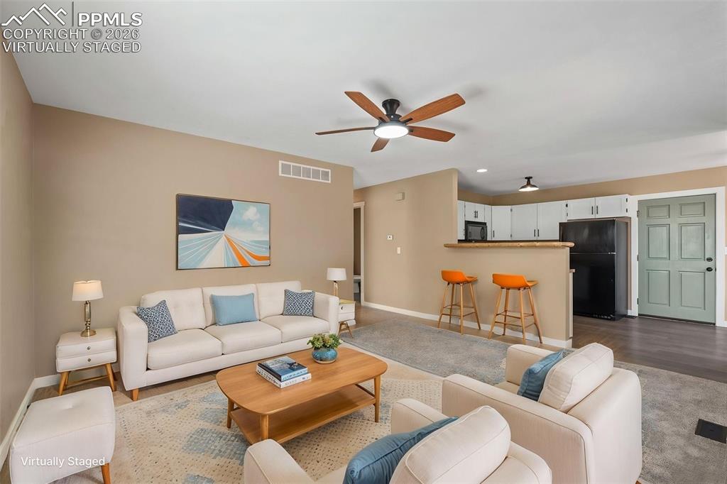 1050 Sundance Street photo 2