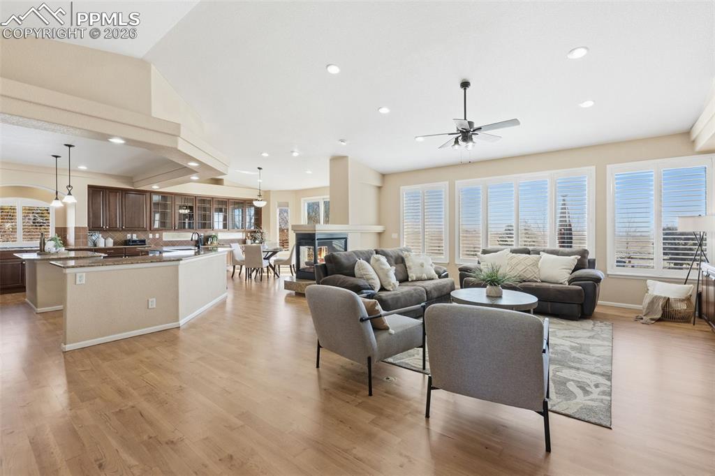 6947 Wagon Track Way photo 3