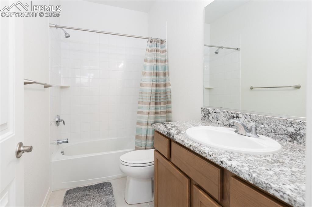 Secondary en-suite on the main level