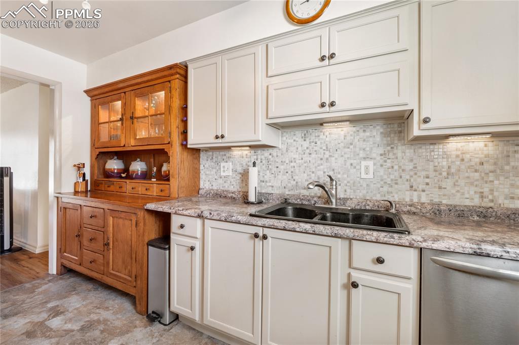 Beautiful built in hutch