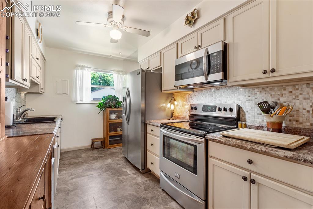 Fridgedaire stainless steel appliances