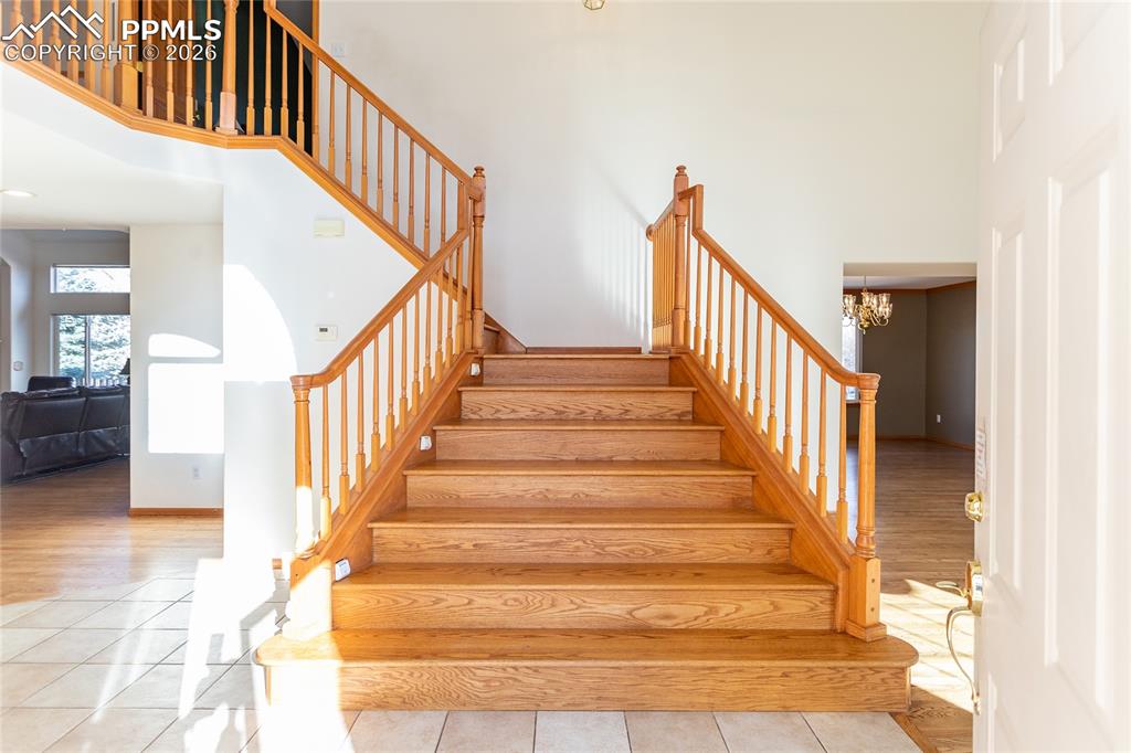 Elegant quarter-turn staircase