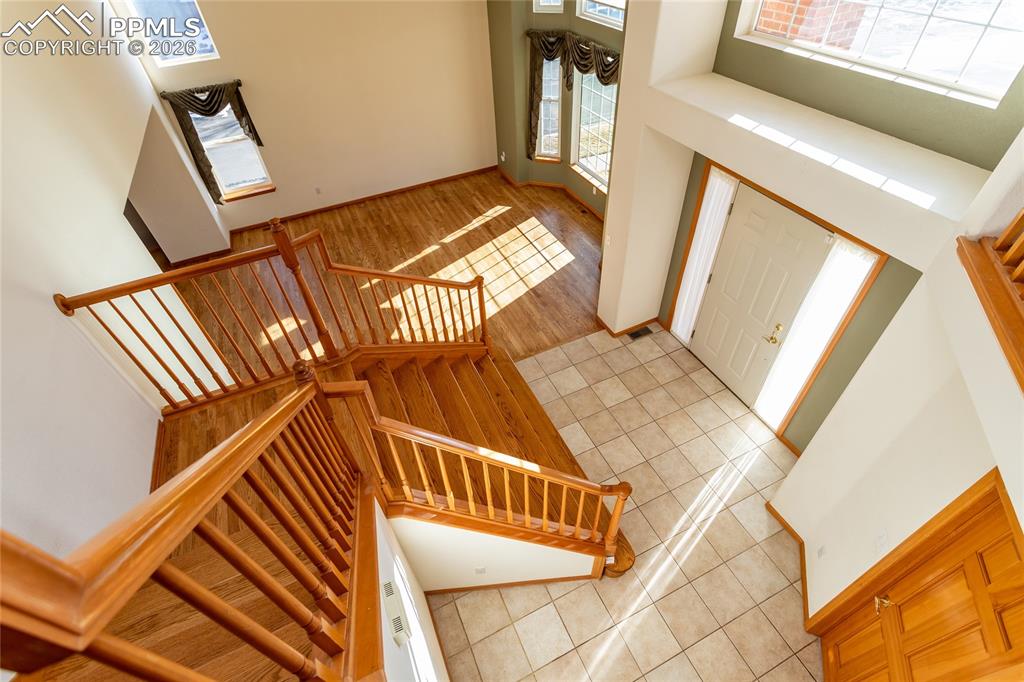 Tiled entrance foyer