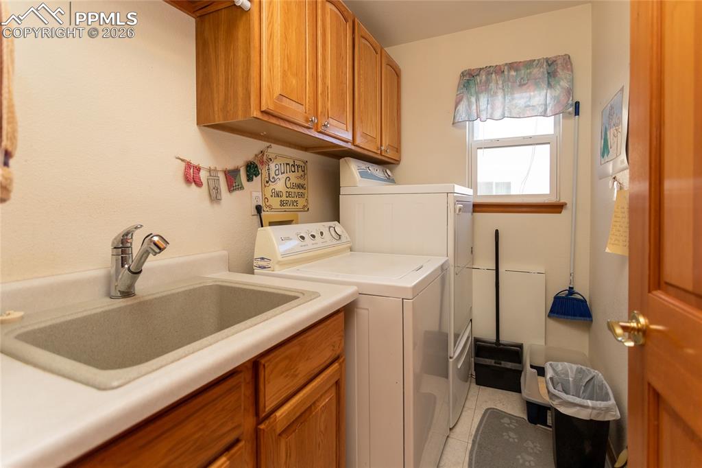 Main level laundry room with deep utility sink
